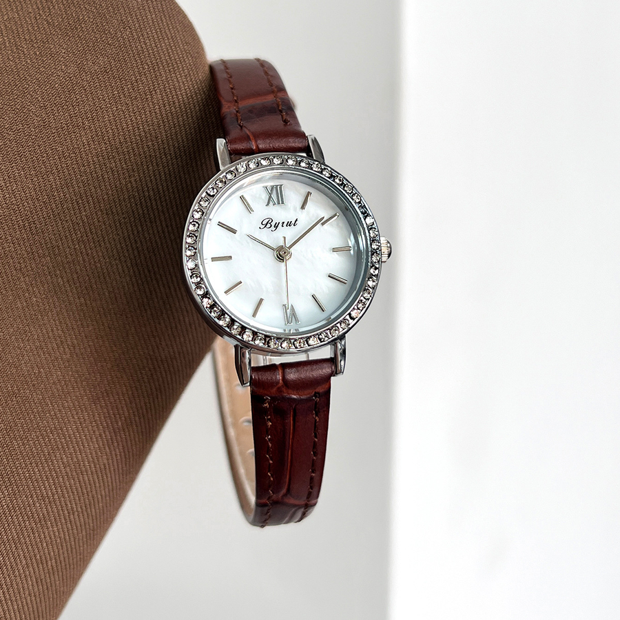 VICTORIA PEARL WATCH