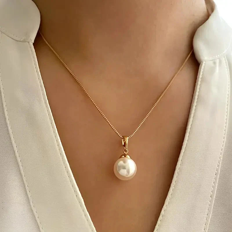 Faye - Elegant Graceful Pearl Necklace Set